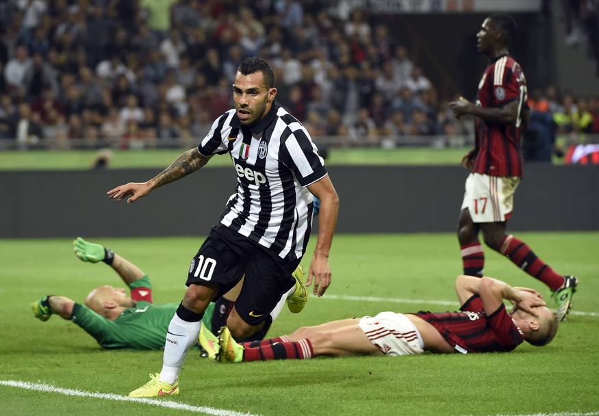Milan-Juventus a San Siro: sembra una partita destinata al pareggio, quando Tevez chiude l&#39;uno-due con Pogba e segna il gol dell&#39;1-0 andando ad esultare in un modo... AFP